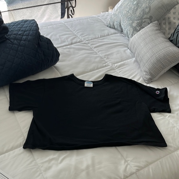 Champion Tops - CHAMPION black cropped Tshirt